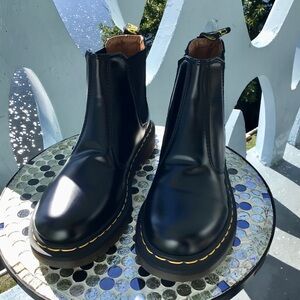 Dr. Martens Original Air Wair Black Nappa Leather Chelsea Boots NWOT Excellent